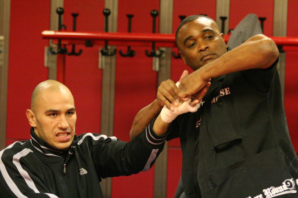 spanaird1111's tweet photo. @UFCcutman wrapping @Verafied at #ufc89 #ufcbirmingham #ufcengland #ufccutman #fbf #brandonvera http://t.co/DqQd4Xmjuu