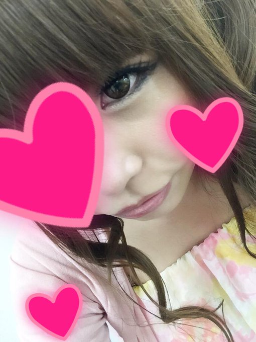 会場入りして、おっぱいチェキ撮ったー！ 待ってるよー( &acute; ▽ ` )ﾉ http://t.co/4rw1Rl7HjG