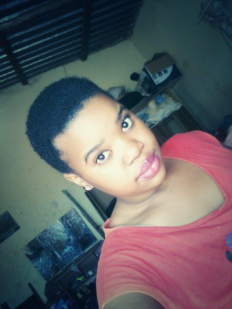 MntamboCindy's tweet photo. Then i happen to cut my hair...
#simplyCindy http://t.co/hkVWm9K6Lw
