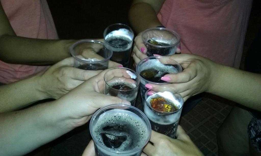 elenapaquemas's tweet photo. Anoche :) #magaluf #muchaparty #buenissimacompañia http://t.co/9qGsAMKhp4
