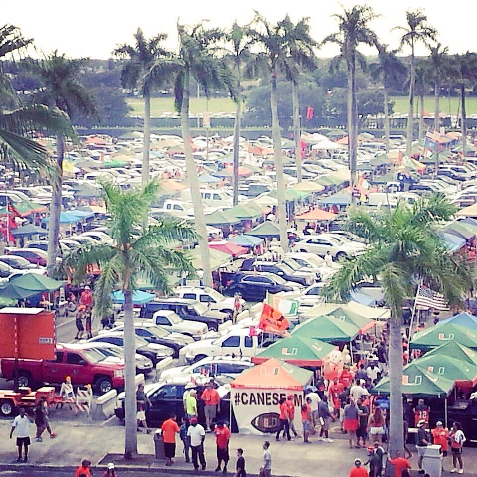 CutlerRidgeLAZ's tweet photo. 28 DAYS!!!! #WeREADY #CanesFam @JasonMizrachi @LakersCanes305 @IvanDG07 http://t.co/diFOoGJkOy