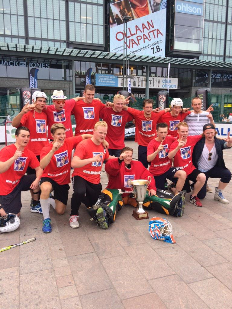 @streethockeysm Suomenmestaruuden vuosimallia 2015 vei lukemin 5-0 Ny Rillataa! Finaalissa taipui HC Kings. Onnea!