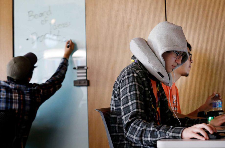 Trinity_U's tweet image. &quot;Hackers&quot; descend on Trinity&apos;s campus for an all-night coding extravaganza. #SoHacks #Coding expressnews.com/news/local/art…