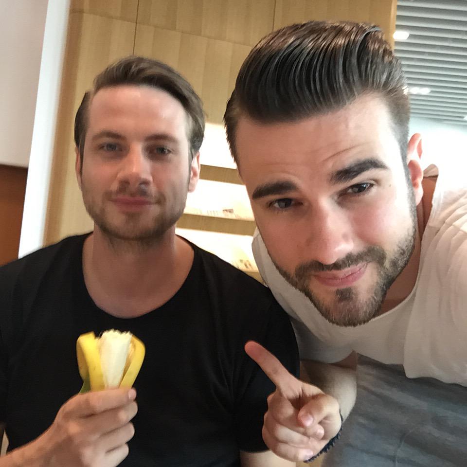 jewelzandsparks's tweet photo. Last 🍌banana before POLAND! Radkow #audiolake #audiolakefestival http://t.co/hclDiQh05H