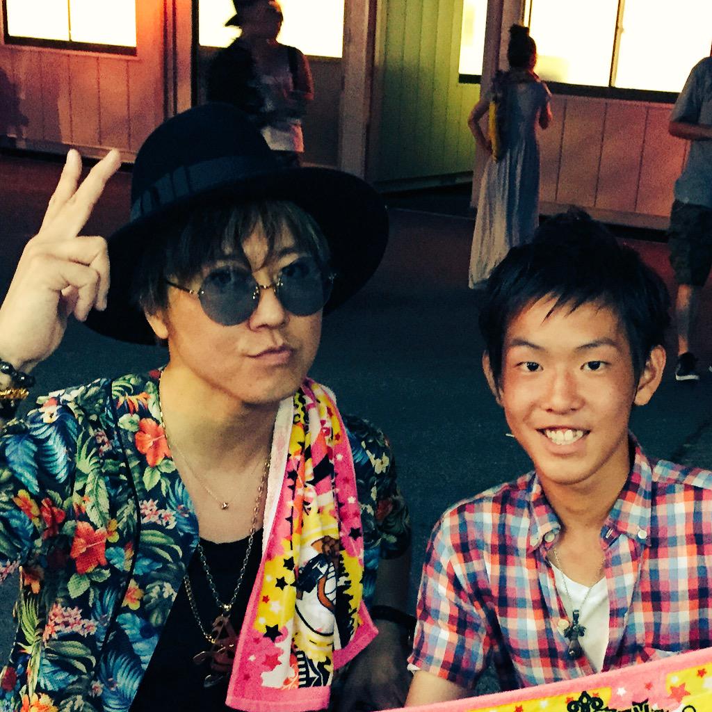 KajiuraTaichi's tweet photo. @Tak_Z
今日写真ありがとうございました〜☻✨
次は、ワンマン大阪final行くんで楽しみにしときます😸
#takz #tak_z #hm_2015 #ハイエストマウンテン2015 #highestmountain2015 http://t.co/uvJzKDdw1h