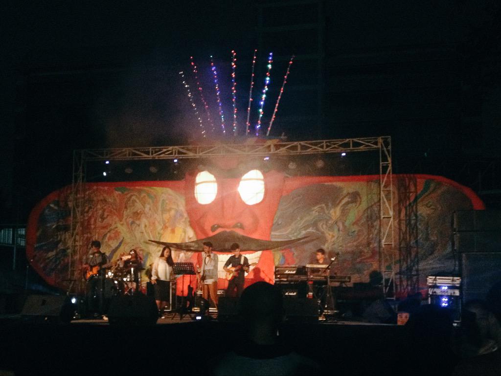 ..dibuka oleh band dari temen-temen delegasi dari Telkom :)) #tkmdiixii