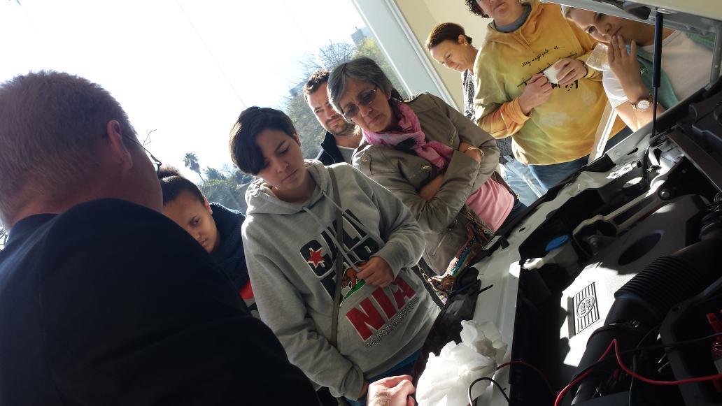 tessvstaden's tweet image. #WomensDayDrive Getting up close 
 #EngineBasics with @LandRoverStelli @CapeTalk