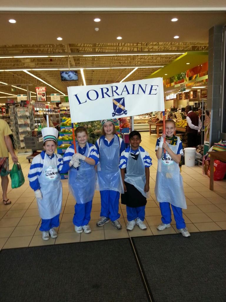 Juanita309's tweet photo. @CheckersSA #smartcakes all sold out! Lorraine Primary Gr4 team,well done! http://t.co/QhEdPOgHXm