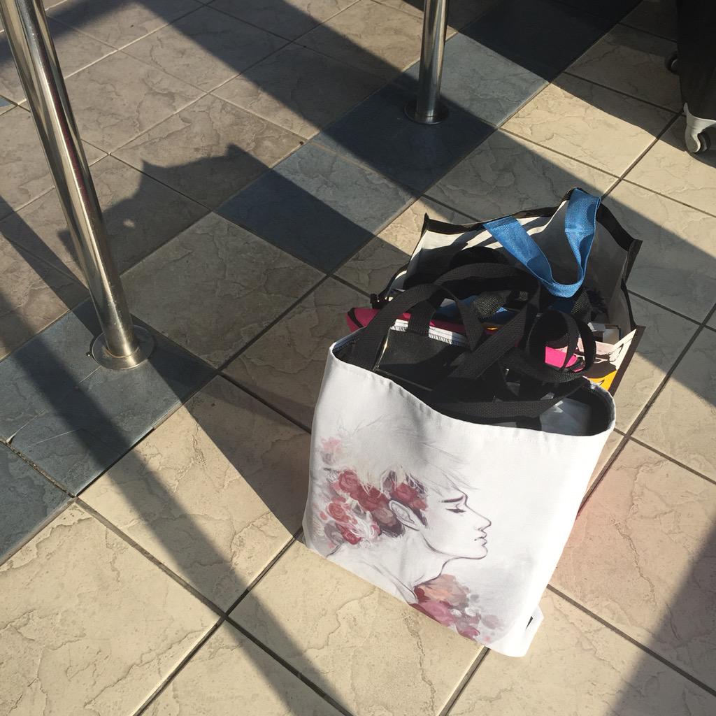 CuteAndQuirkyG's tweet photo. On my way to YCC. Bag-lady life. And repping the Jean Kirstein squad.❤️ #YorkshireCosplayCon #YCC8 http://t.co/ykOVvNh7MH