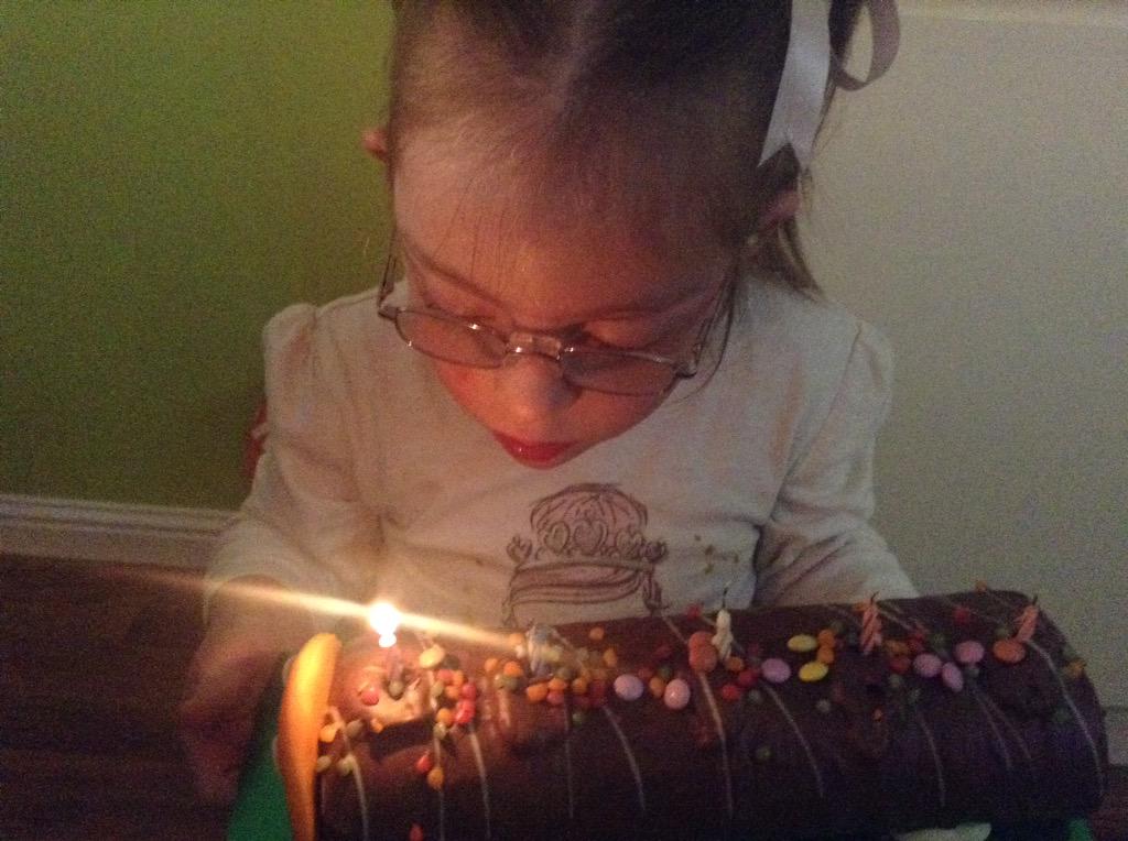 10FeetHigher's tweet photo. Happy Birthday Millie😀😀😀 http://t.co/wi5qcqmy04
