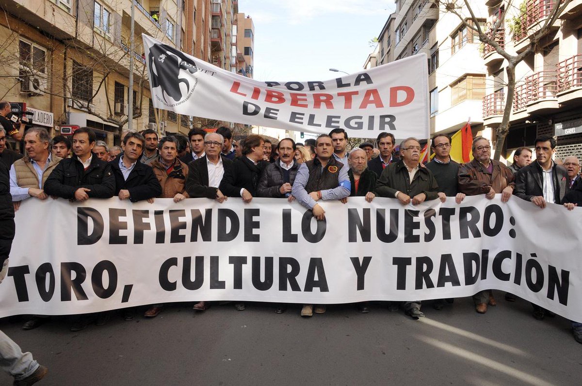 purezayemocion's tweet photo. FIRMA Y RT: POR LA INMEDIATA PROTECCIÓN D LOS AFICIONADOS TAURINOS http://t.co/kPZvTj71ZY  ¿Y si cambiamos las cosas? http://t.co/Mj203S2QGU