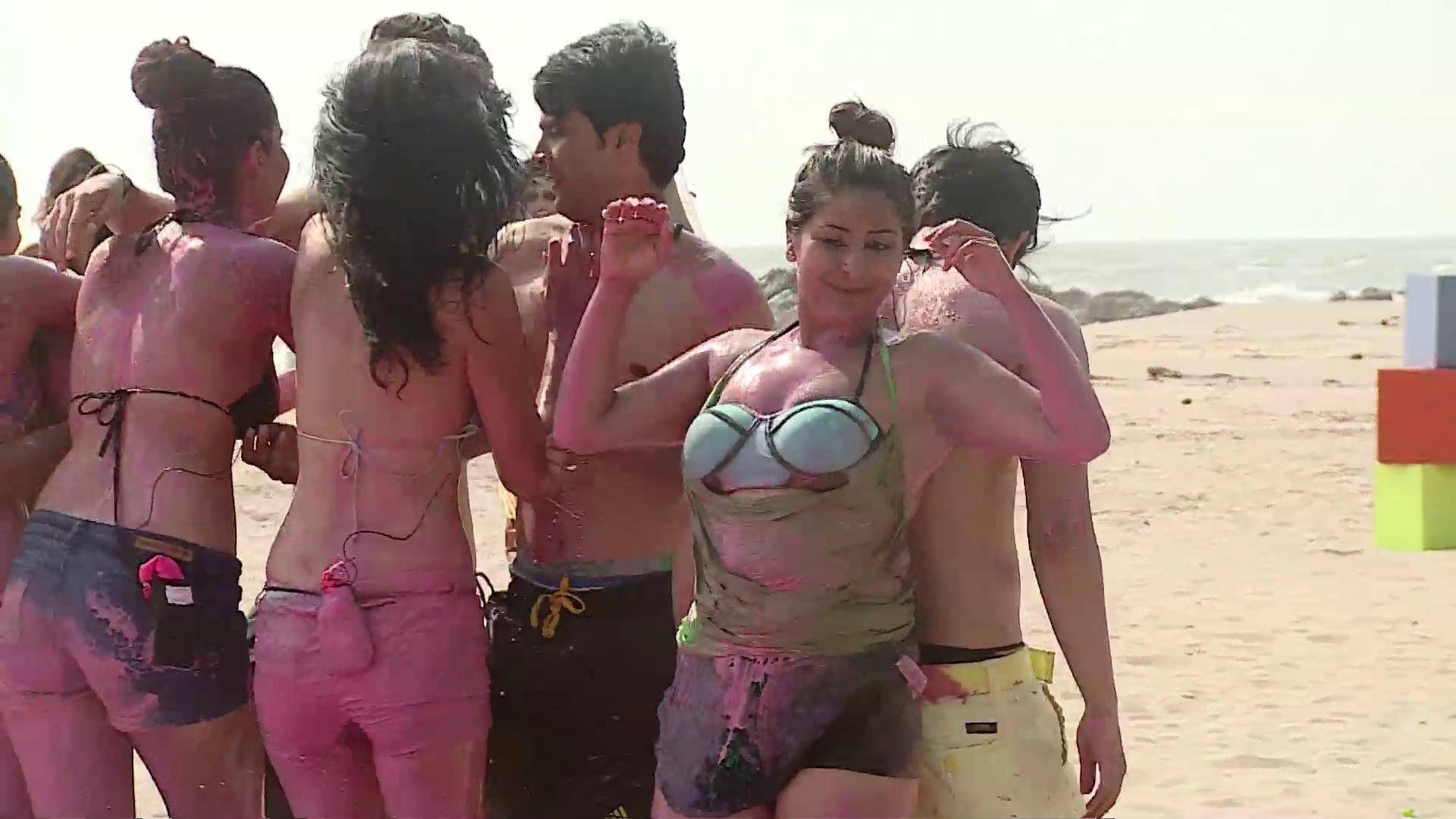 BollyHungama on X: Sizzling Video: Pink Body Task in Splitsvilla Season  8 t.coCL3rudL4L2  X
