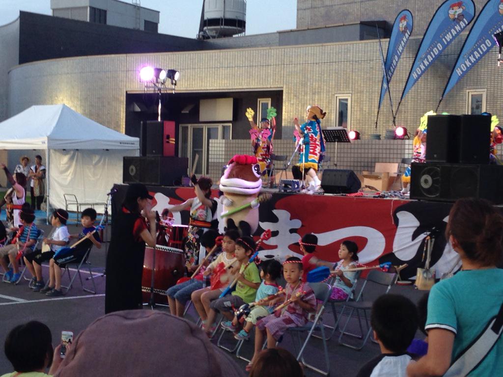 たら丸 北海道岩内町魅力発信 いわない怒涛まつり スコップ三味線と和太鼓とコラボだど Http T Co T2puvhgtbw Twitter