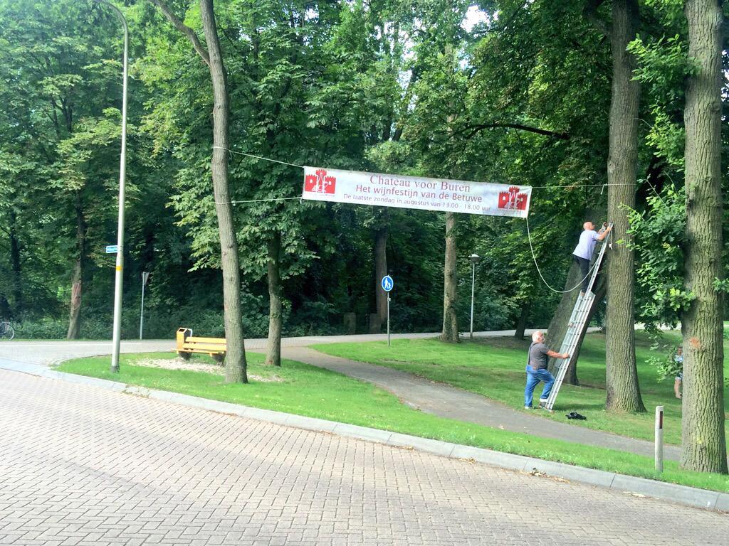 De spandoeken hangen weer!