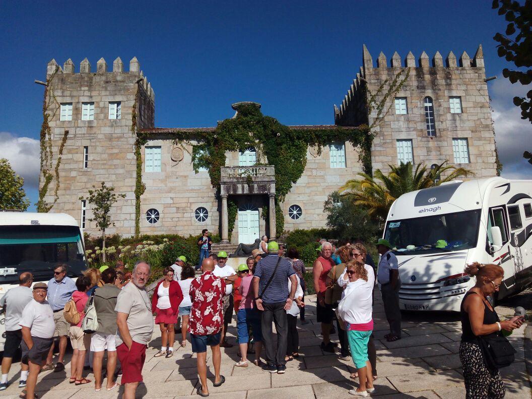 YakartAC's tweet photo. En nuestro camino de hoy hacia #Santiago hicimos una parada en @PazoBaion. #RutaAC http://t.co/ETTioBDOOM