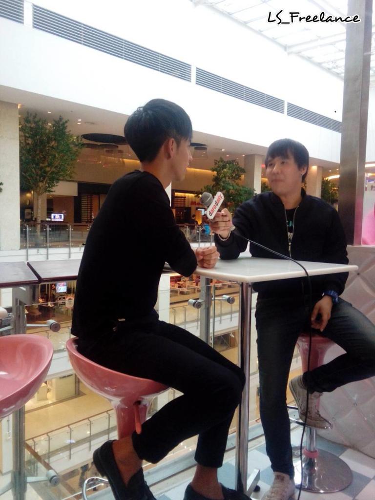 ls_freelance's tweet photo. พ่อค้าร้านนี้หน้าคุ้นๆ เนอะ
อ้าวววว…น้องเท็กนี่เอง!!!! @sirikiet 
#FrozenBride #daradaily 
#lovesicktheseries http://t.co/wfE8kzlJh6