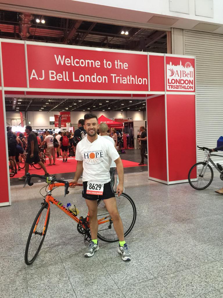 Getting all set for @TheLondonTri <a href="/AropecSports/">Aropec 🏊🏻🚴‍♀️🏃🏽</a> <a href="/USNIre/">tom galvin</a> Donate online <a href="/HopeFoundation/">The Hope Foundation</a> totalgiving.co.uk/mypage/DericTr… 🏊🏻🚴🏻🏃🏻