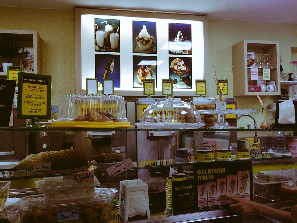 cukercesi's tweet photo. I was in GELATERIA ITALIA!!! It was awsome!!!!!😍🍦🍰🍮🍧🍹🍪 http://t.co/zVY51uK0zQ