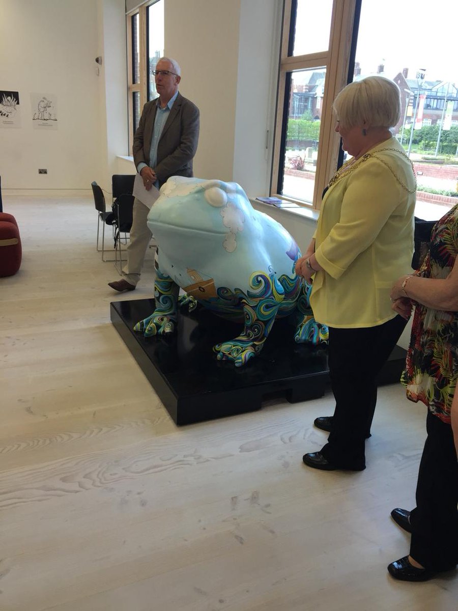 LarkinToads's tweet photo. Introducing Library Toad! What a beauty! #LarkinToads #Hull @UniOfHull http://t.co/VYWcfushxY