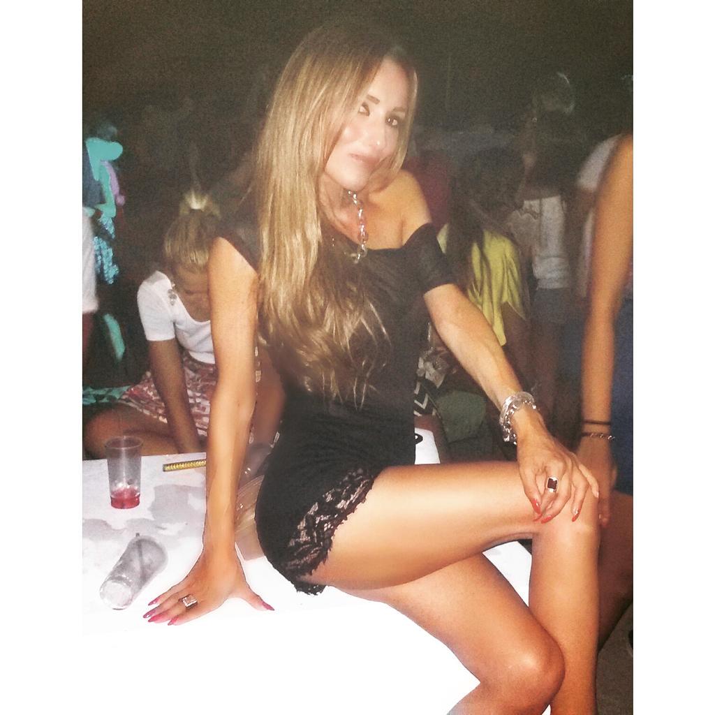 matildecarbone1's tweet photo. #serate#amici#mare#summer2015#totalblack#fashion#hair#long#italiangirl http://t.co/z5ww4sHott