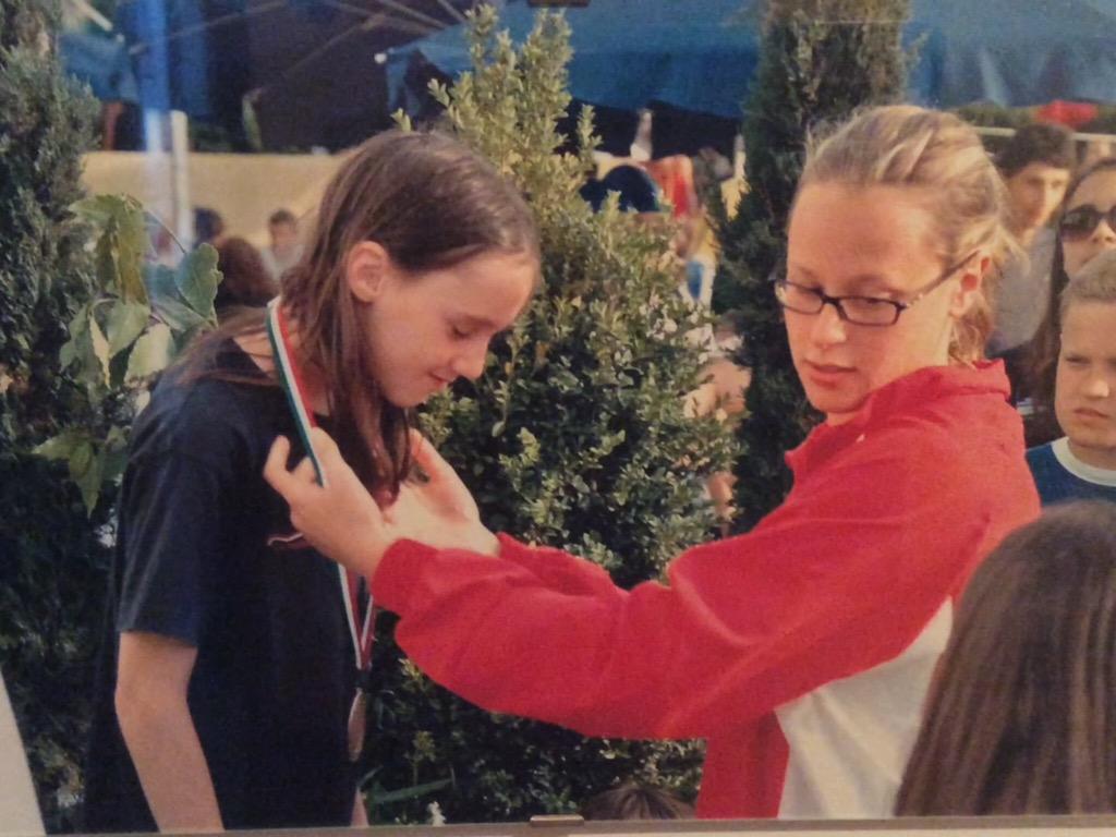 Maricuz__'s tweet photo. Un grande onore essere premiata da lei quando ero piccola. 🏊🏻 @mafaldina88 http://t.co/LrFpUuDkQP