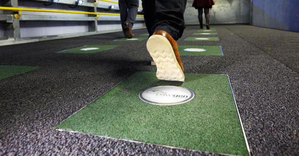 MobiliTDurable's tweet photo. Et si vos pas pouvaient produire l'#énergie suffisante pour alimenter votre #gare? http://t.co/ZigxXh0X9y cc @Pavegen http://t.co/9WrDA9UTv6
