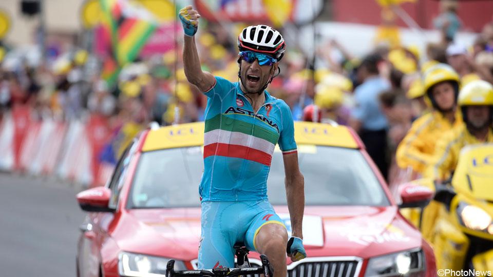 sporza_koers's tweet photo. Astana met ijzersterk blok naar @lavuelta http://t.co/6N0y9Zq4ww http://t.co/qDJVxSnNTx