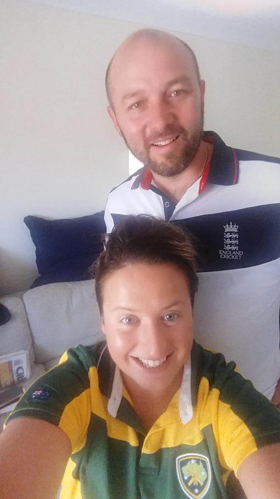jasonf655's tweet photo. #Ashes2015 #ENGvAUS friendly rivalry with my flatmate! http://t.co/L8000ggfLG