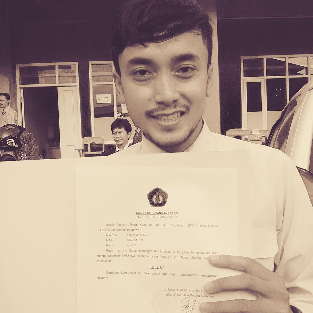 algopp12's tweet photo. Alhamdulillah S.Pd Haneut http://t.co/ORzBtuMZm5
