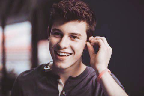 HAPPY 17th BIRTHDAY SHAWN MENDES!!  OMG I CANT BELIEVE HE\S 17 NOW  
