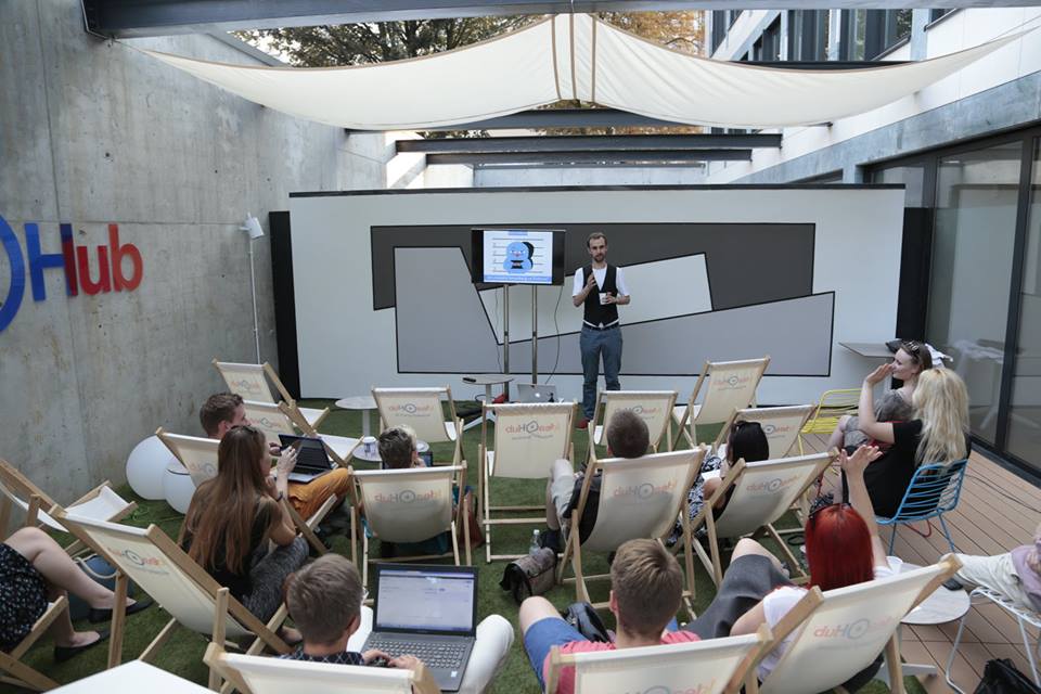 MKT_GROUP's tweet photo. W czwartek odwiedzieliśmy IdeaHUB, spotkanie oczywiście dotyczyło #Twitter 'a, w rozwiazaniach w biznesie. #mktgroup http://t.co/U8SvVlgZUE