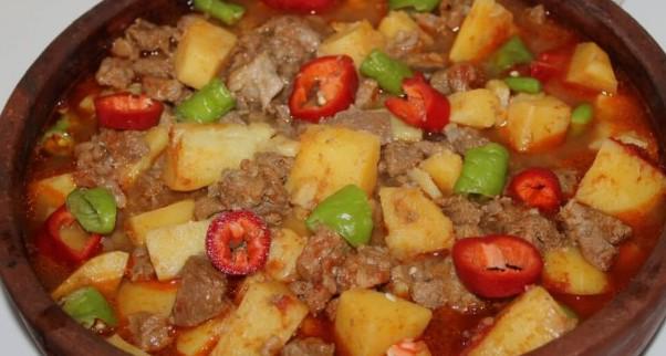 tarifci's tweet image. Kayseri Etli Güveç Tarifi
Etli Güveç Nasıl Yapılır?
4-6 Kişilik ve 60 Dakika
pissir.net/etli-guv%D0%B5…