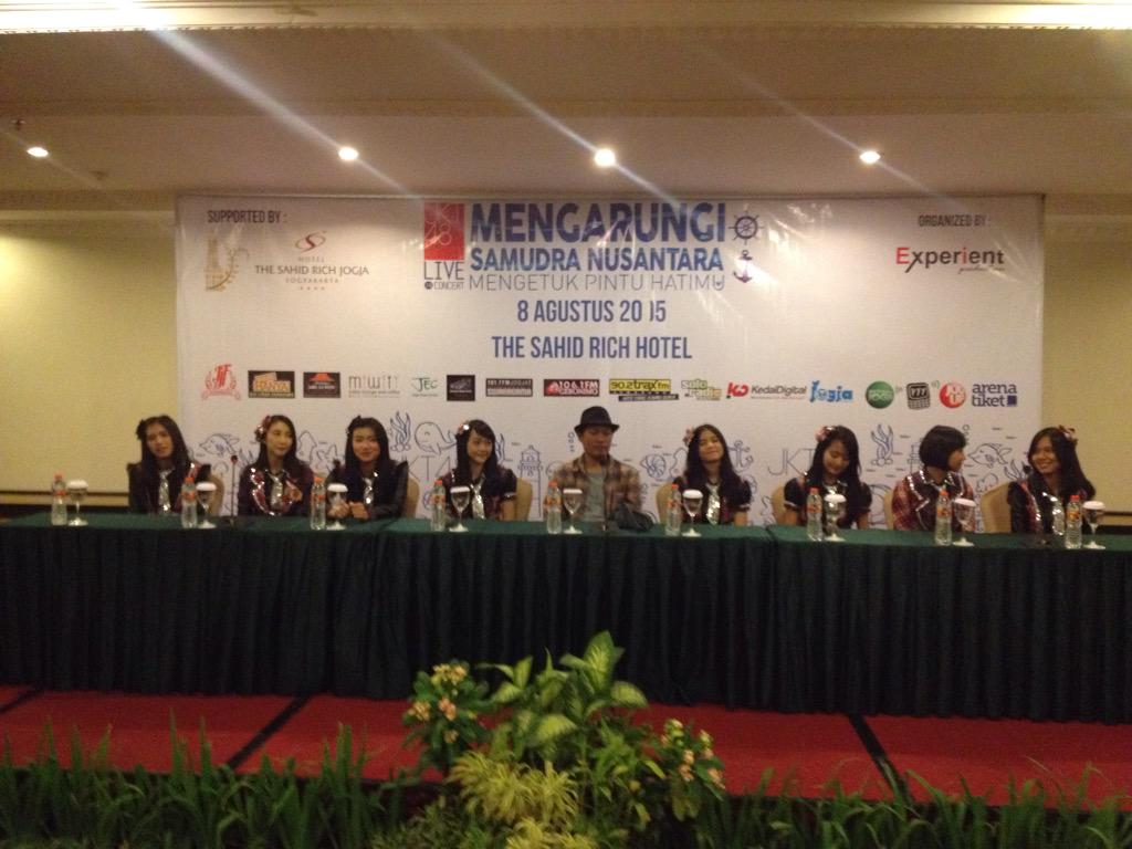 infojogja's tweet photo. 💁🙎🏼🙋👤🙆🙅 ET @BerandaJogja: @officialJKT48 yg bakal perform di @JogjaExpoCenter bsk ada 16 member (...) #AitakattaJogja http://t.co/H2y8EJXlSZ