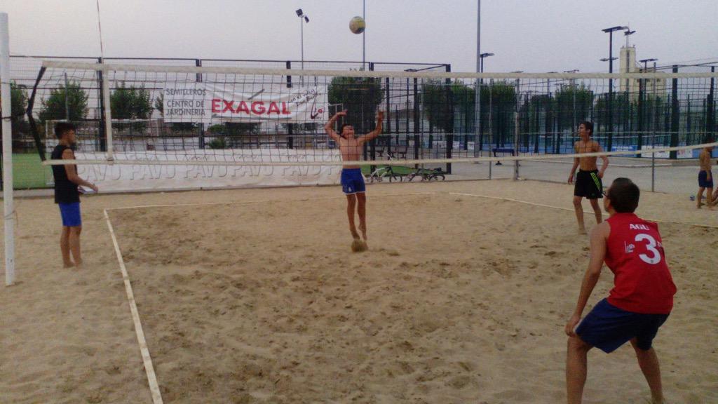 RicardoCidoncha's tweet photo. Entrega de trofeos campeonato local de voley playa "Ciudad de don Benito Exagal" http://t.co/UYndnvUx4H