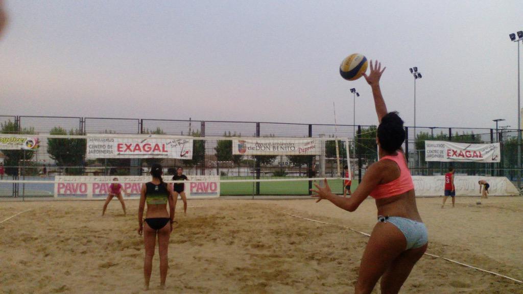 RicardoCidoncha's tweet photo. Entrega de trofeos campeonato local de voley playa "Ciudad de don Benito Exagal" http://t.co/UYndnvUx4H