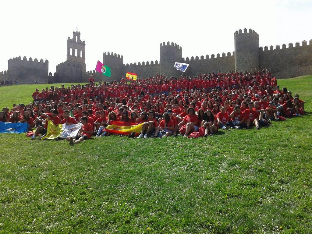 JuventudDM's tweet photo. ¿Y por que nos dirán que armamos lio? Si somos muy poquitos... Peregrinos de Málaga... Ahí estamos!!! #EEJ2015 http://t.co/o4TkTQFx29
