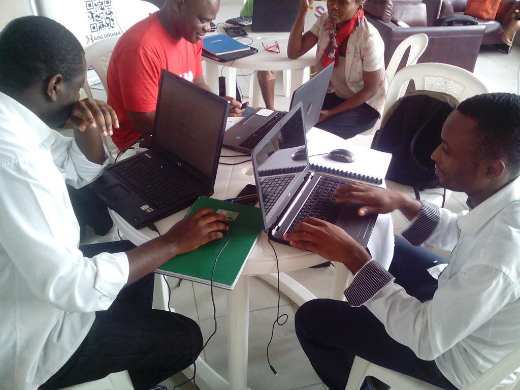 GDGDouala's tweet image. Ça bosse ici. D&apos;ici peu, on aura du palpable 😊
#MtnStartup #CodeWeekend