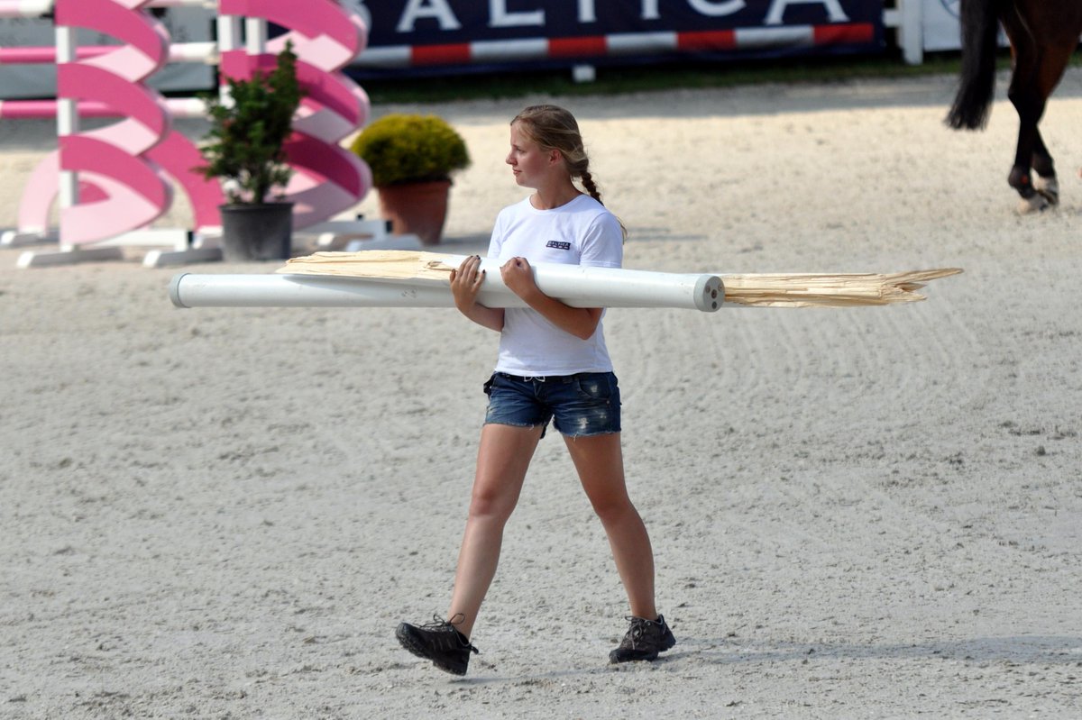 BalticaTour2015's tweet photo. @BalticaTour2015 Show must go on! #showjumping #volunteer #riders #tophors http://t.co/YaNvgSqIar