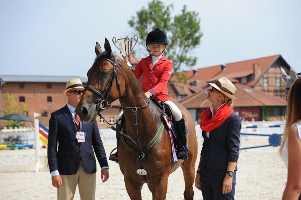 BalticaTour2015's tweet photo. The winners of CSI1* Silver 2 competition finals Aleksandra Kierznowska (POL) with Valencia  #tophors #showjumping http://t.co/lVeDSLIQ1r