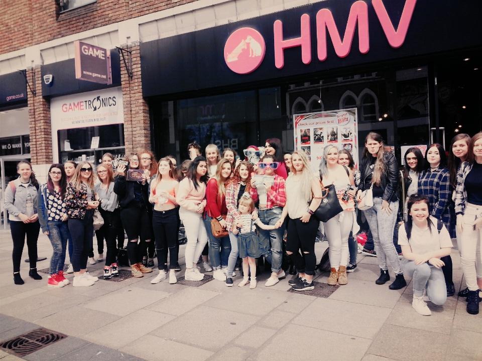 hmvBelfast's tweet photo. Everyone's lining up and excited for @OTYOfficial 
Only 1 hour to go!!
The countdown is on⏳
☺ #HMVevent #Theloft #HMV http://t.co/yKWtKlzUS3