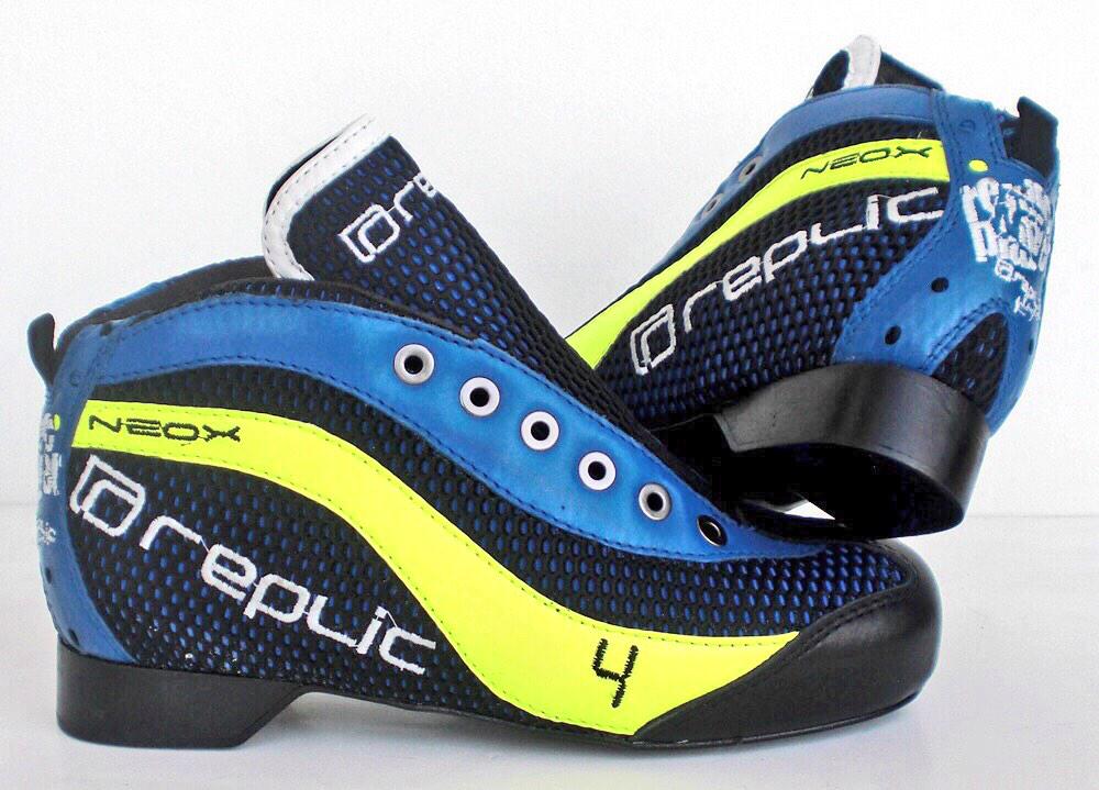 ReplicHockey's tweet photo. Botas Replic Neox de @JoanCanyellas4 defensor del @ICGLleidaLlista . Mucha suerte y que las disfrutes crack http://t.co/x3jlDx7uBP