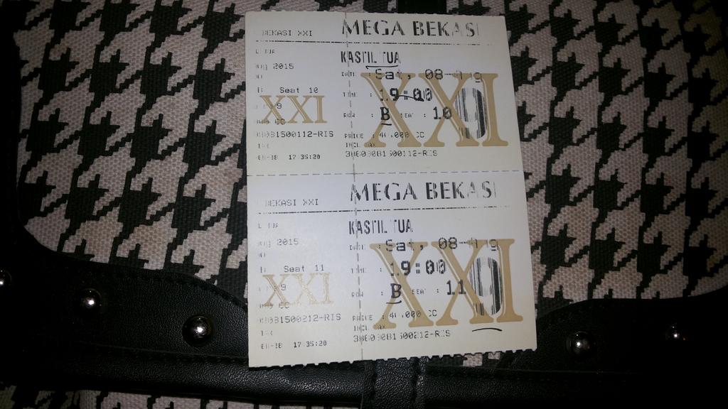 killedcharlotte's tweet photo. Malming ngabisin waktu nonton kastil tua, keren kan ka @AjunDangerous #mintafollback #moveoners #XX1megabekasi 😄😄 http://t.co/EDkEfmwnSC