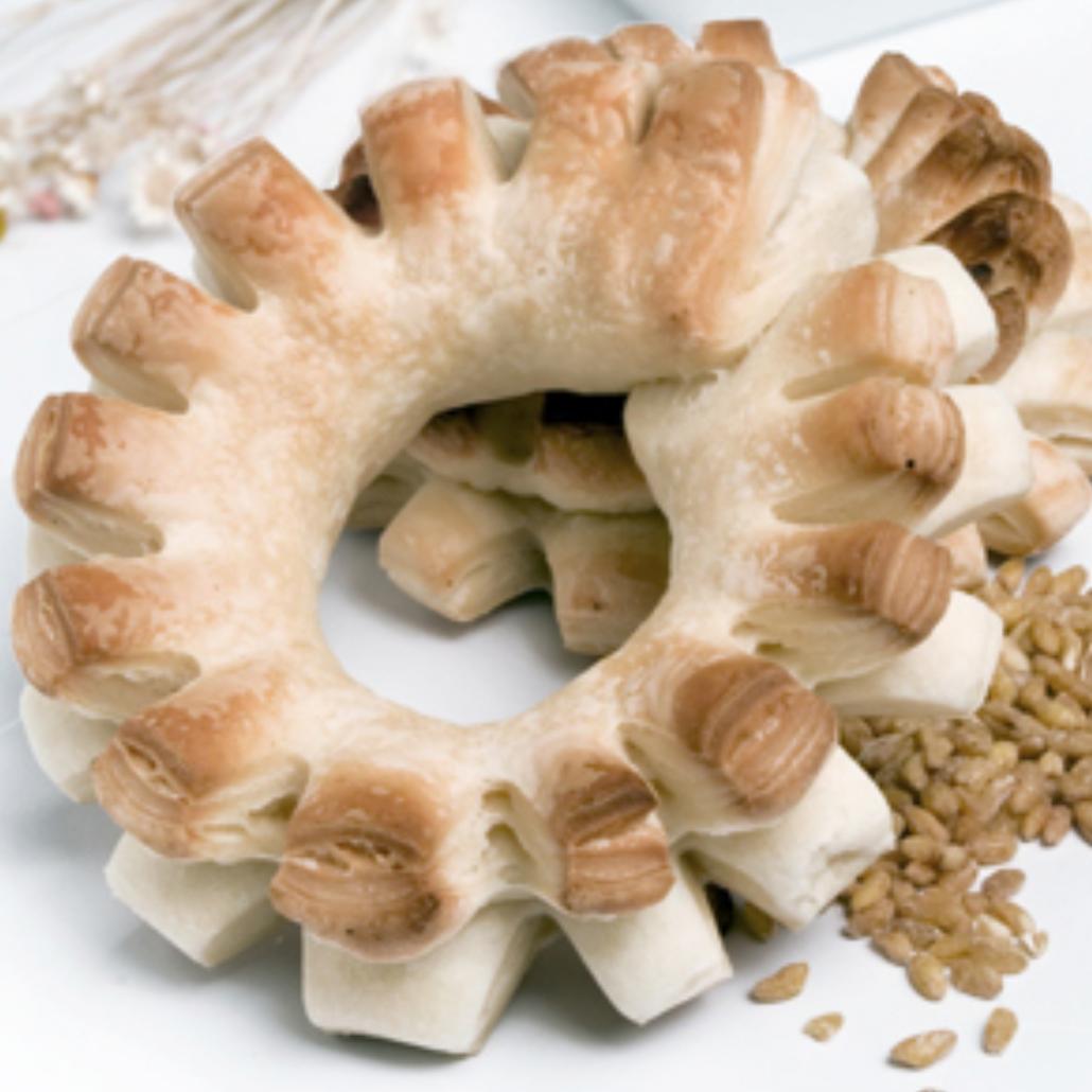 ferraribsas's tweet photo. No sé, yo veo un Halcón Milenario reversionado #StarWars #FatStar #BakeryStrikesBack http://t.co/uLa1DdHj62