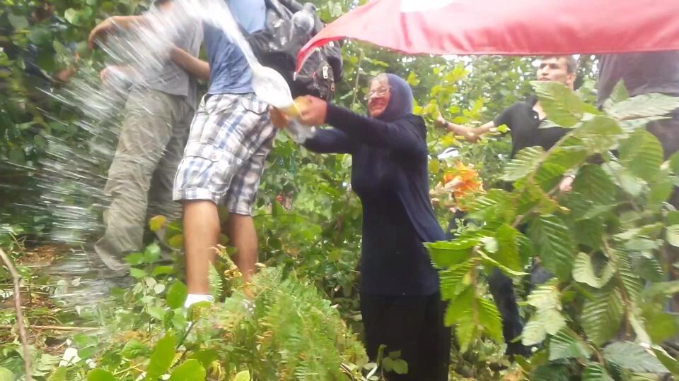 karadeniz'de havva ana bitmez..fatsa'da siyanur bekcilerinin toma suyuna pet sise ile direnen karadeniz kadini
#fatsa