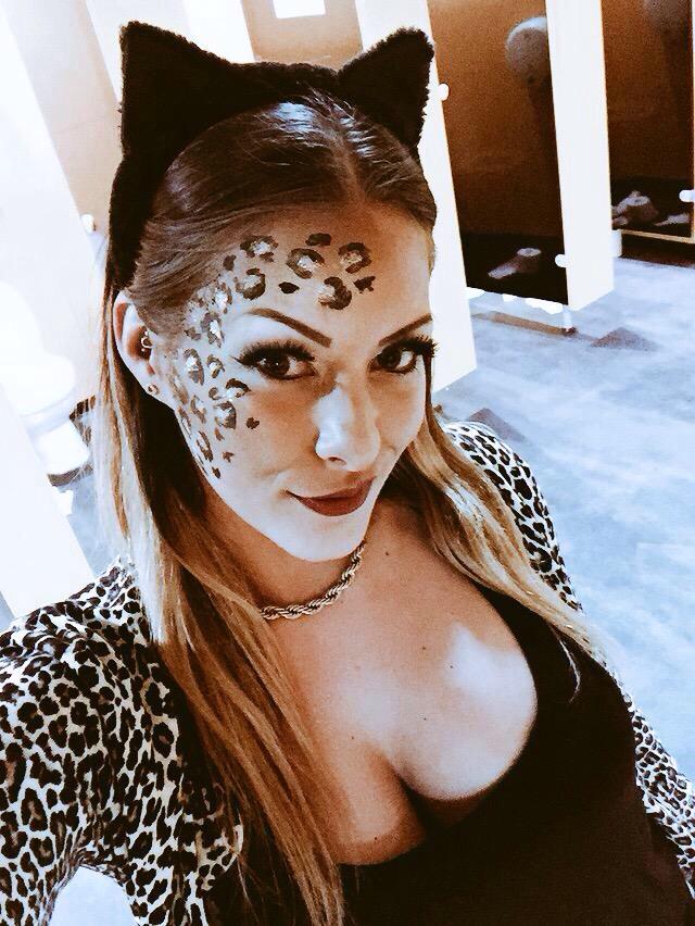 BambiHartFPage's tweet photo. Our very own tiger @Bambi_BS looking stunning as always @kandikayfan01 @TvBabes_Models http://t.co/89laqbLmBk
