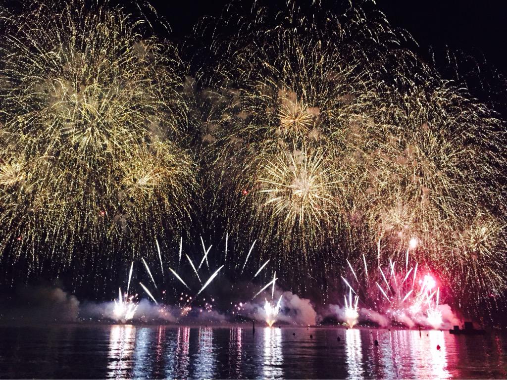 _rrajan's tweet photo. Pyrotechnique à Cannes http://t.co/KsLMgT4PGu