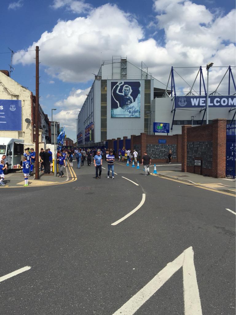 TaylorMade_TM's tweet photo. Match day starting to fill up @Everton #EFCvWAT #PremierLeague http://t.co/B2V7WmTvK4