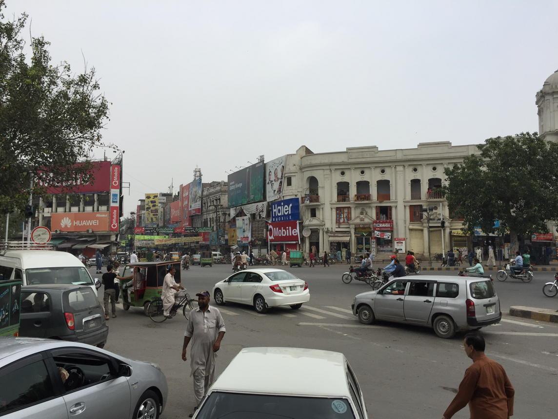 Pakistan lahor sokaklarından bir görüntü