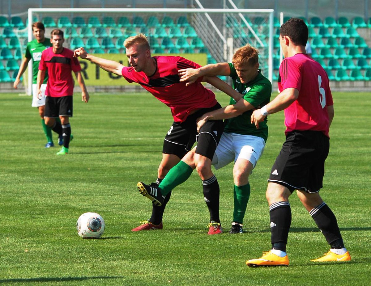 TatranRakovnik's tweet photo. Z @FCChomutov veze Tatran historicky první divizní bod po remíze 2:2! Na penalty naše mužstvo prohrálo 4:2. #divizeb http://t.co/O8BwtrtoQ2