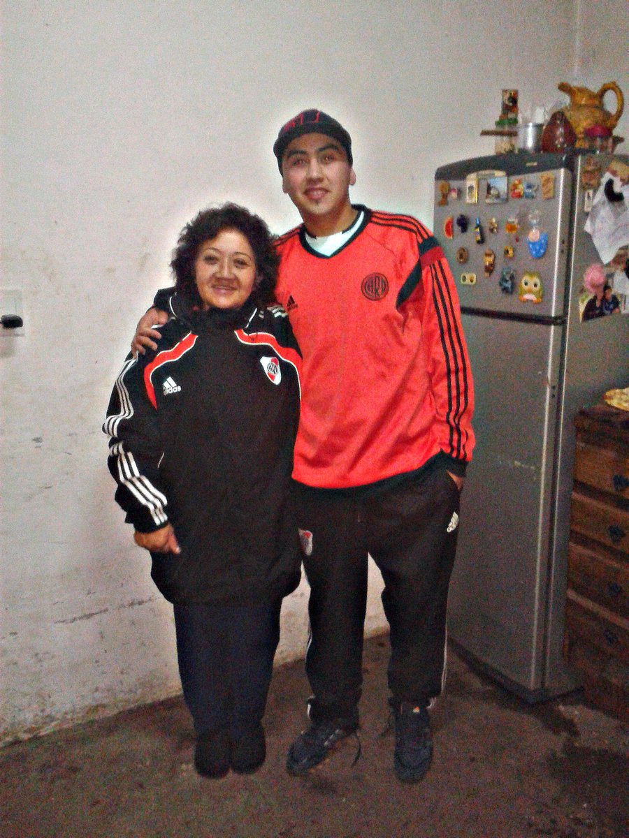 EstebanOlguin2's tweet photo. nosotrooos seguimos festejandooo mientras otros solo lo mira por tv http://t.co/LobY6d6YGV